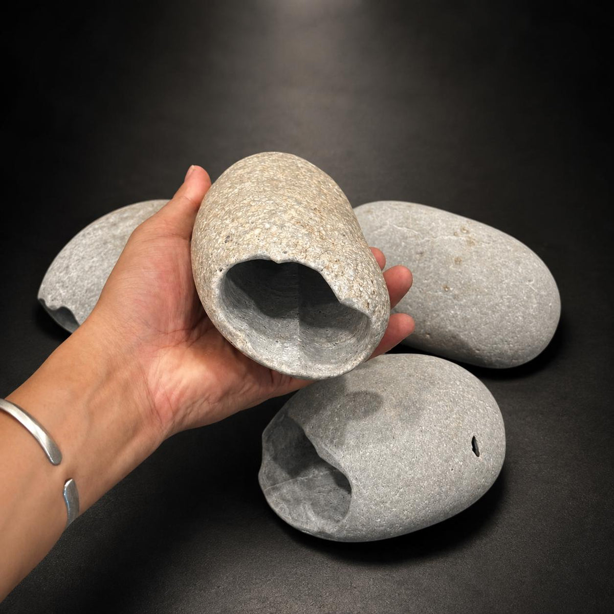 Toad Hide - Toad Hideout – natural stone terrarium accessory – detail view